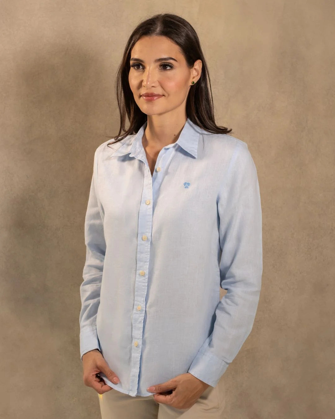 Camisa Lino Azul Capri marca DANTE para hombre regular fit foto modelo2