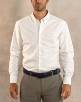 Camisa antimanchas Oxford blanca logo beige marca DANTE para hombre regular fit foto  modelo