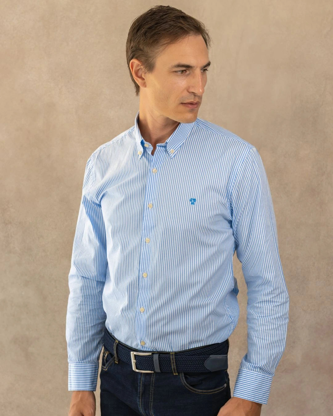 Camisa antimanchas Popelina Rayas yale marca DANTE de hombre tallaje regular fit foto modelo