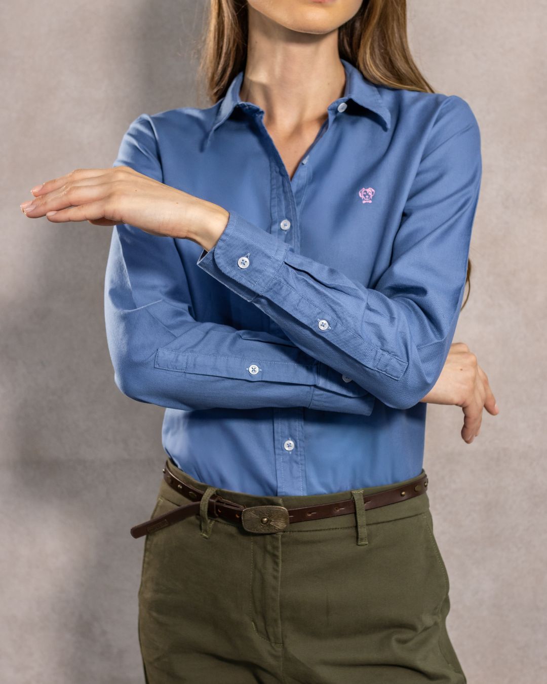 Camisa antimanchas tela algodon oxford color azul chino para mujer marca regular fit DANTE foto manga