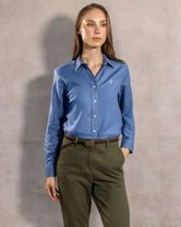 Camisa antimanchas tela algodon oxford color azul chino para mujer marca regular fit DANTE foto modelo