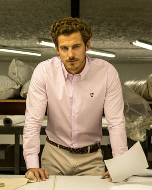 Camisa Antimanchas Popelina Light Pink Logo Burgundy - Talla Regular