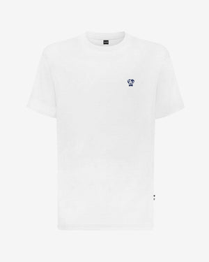Camiseta antimanchas color blanco logo azul para hombre talla regular algodón peruano marca DANTE foto modelo