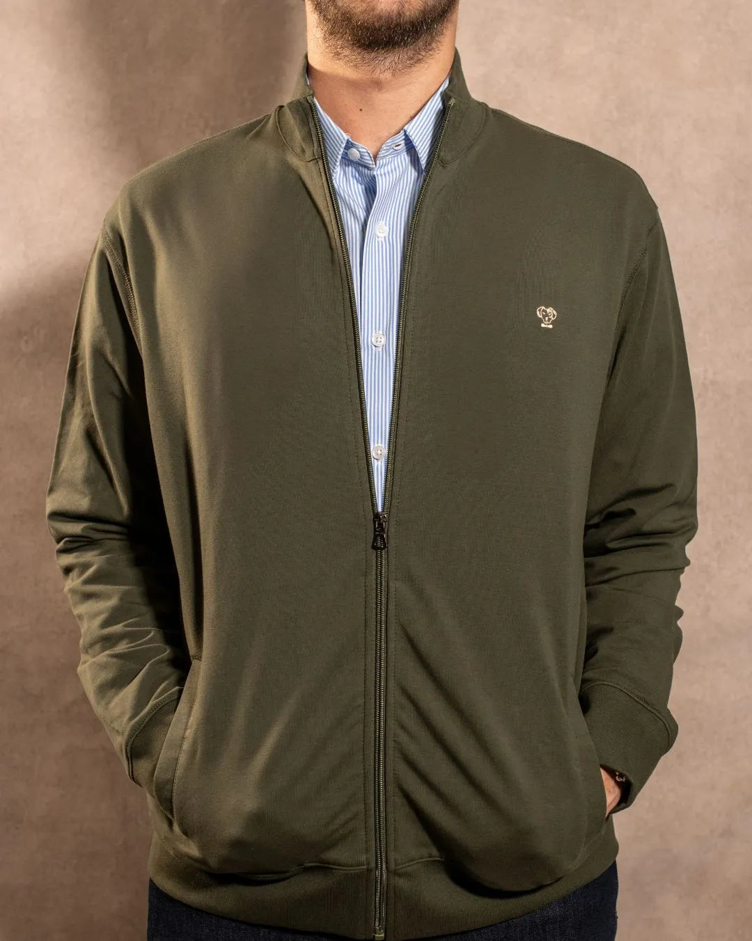 Full-Zip Antimanchas Verde Militar para hombre marca DANTE foto modelo2