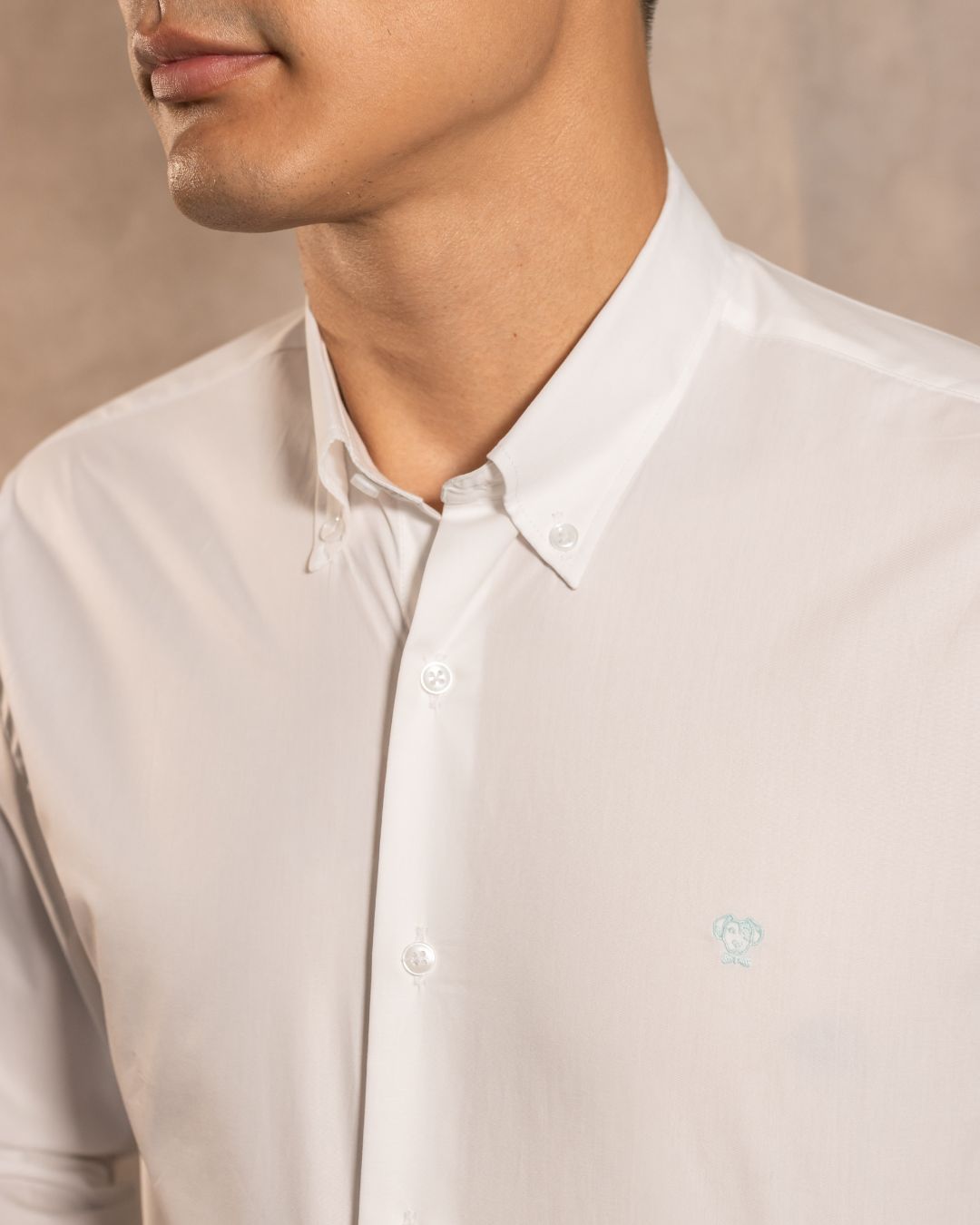 Camisa Antimanchas Popelina Blanco Logo Azul Claro