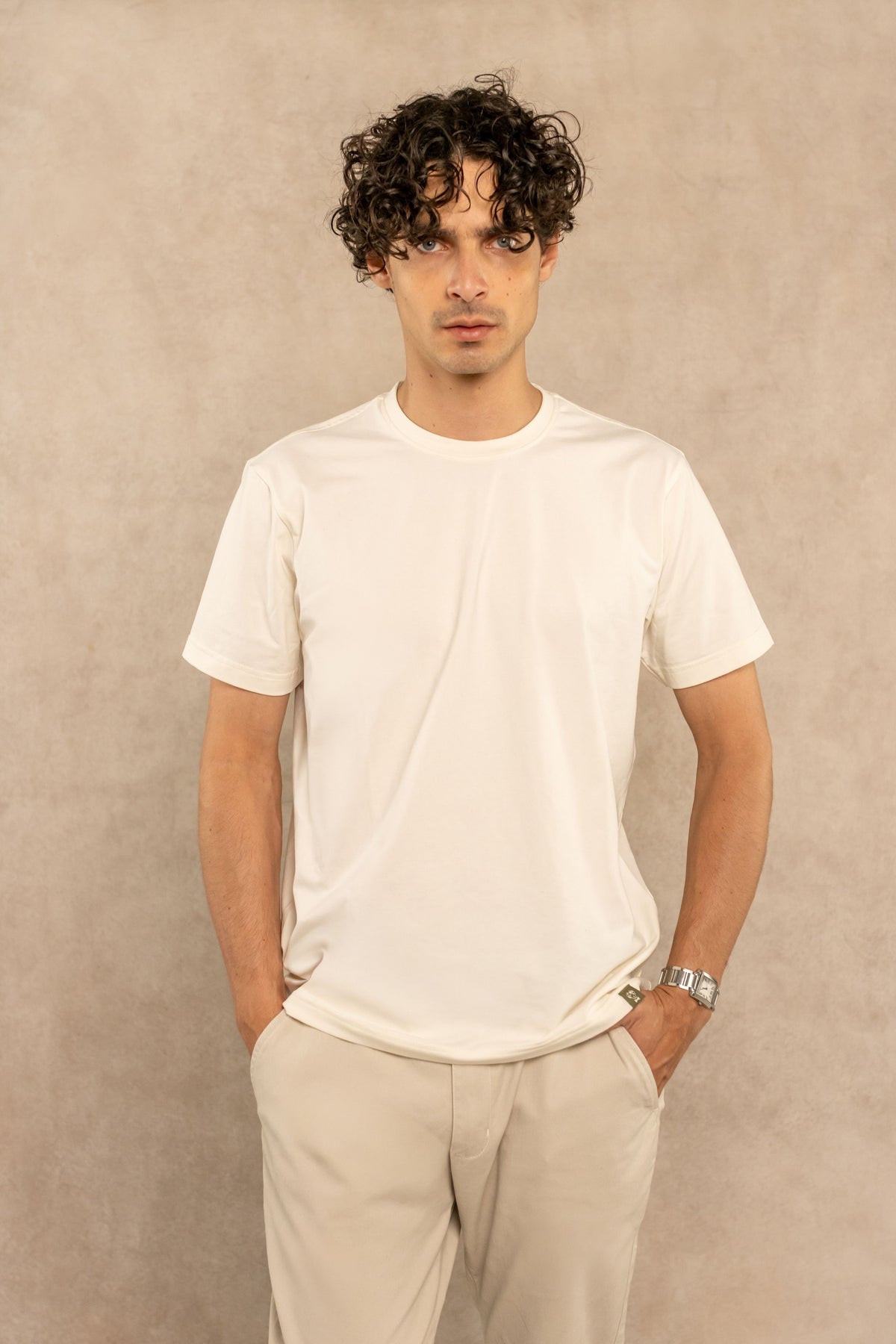 Camiseta antimanchas ivory para hombre marca DANTE regular fit foto espalda