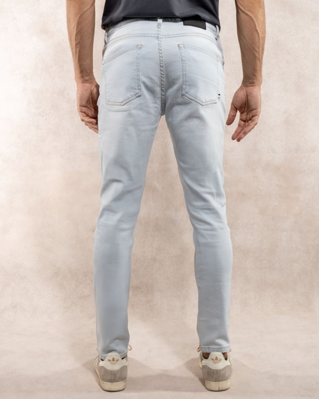 Jean elastico para hombre color azul ice desgastado marca DANTE regular fit foto atras