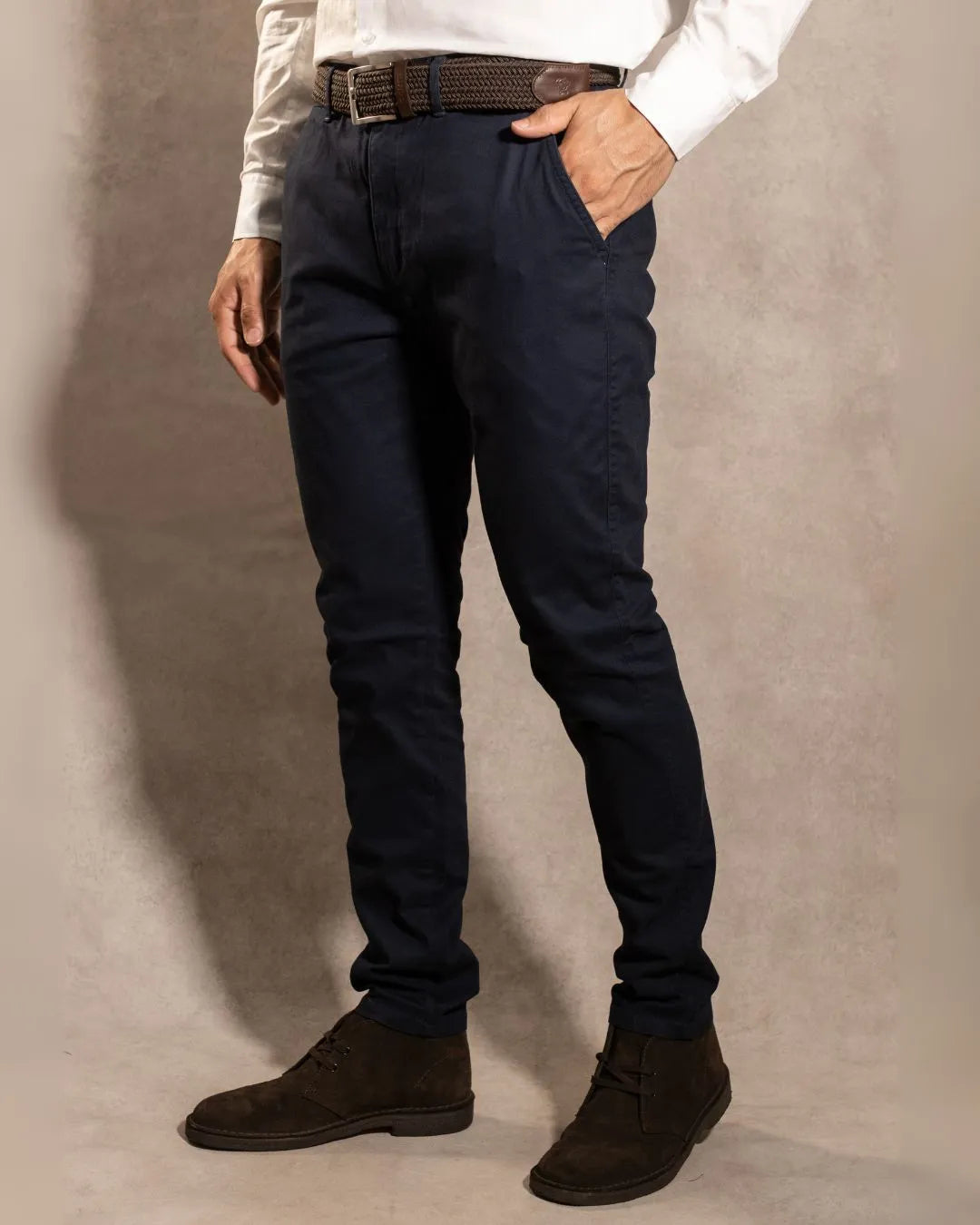 Pantalón Elástico Azul Navy para hombre marca DANTE tallaje regular fit foto de lado
