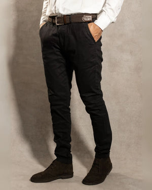 Pantalón Elástico Negro para hombre marca DANTE tallaje regular fit foto lado