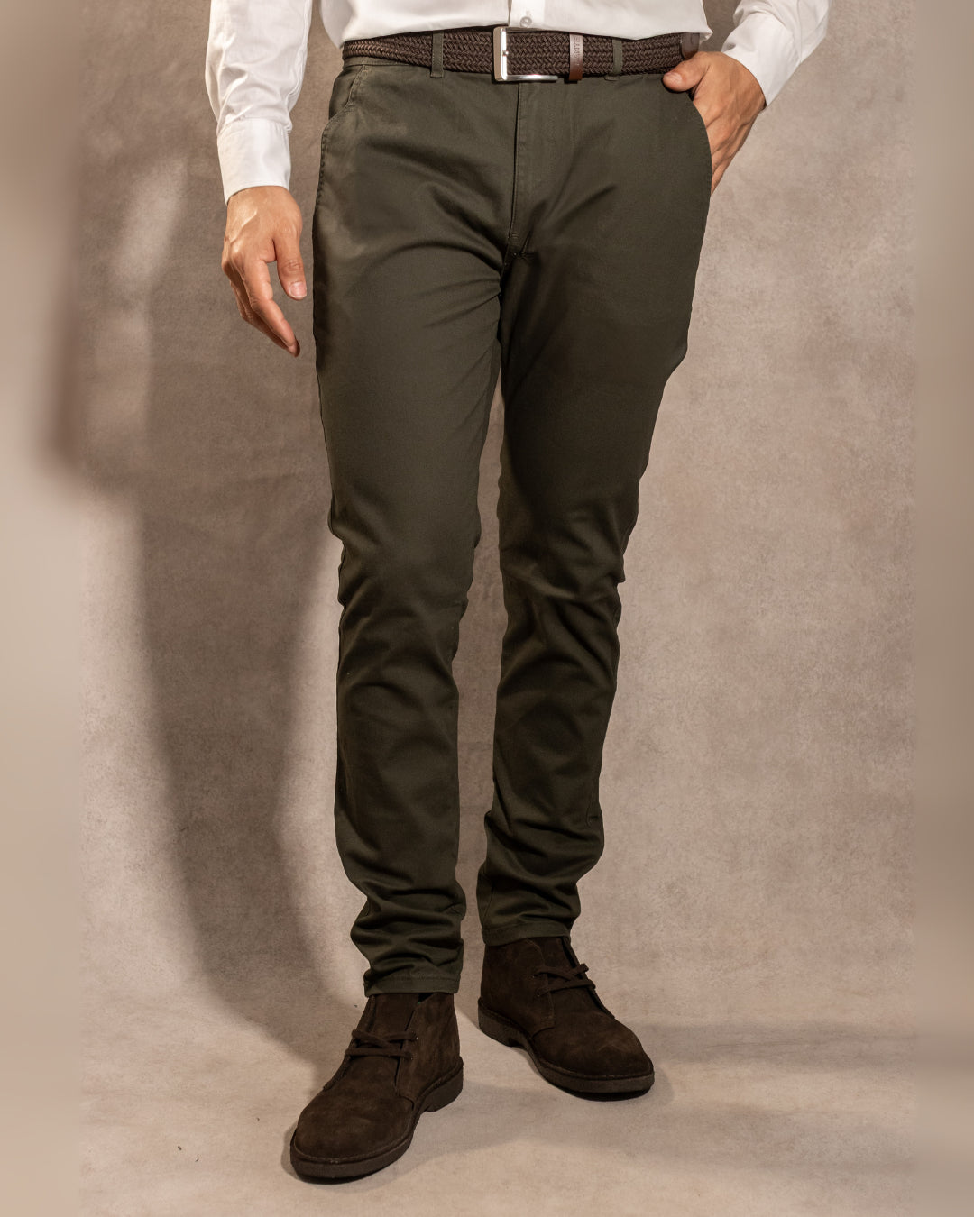 Pantalón Elástico Verde Militar para hombre marca DANTE tallaje regular fit foto frente