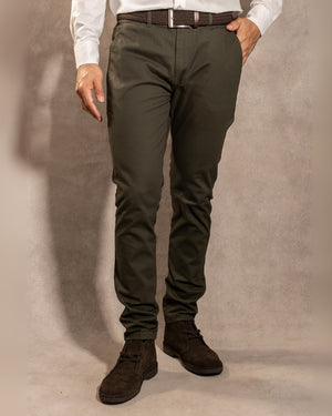 Pantalón Elástico Verde Militar para hombre marca DANTE tallaje regular fit foto frente