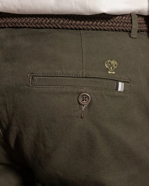 Pantalón Elástico Verde Militar para hombre marca DANTE tallaje regular fit foto logo