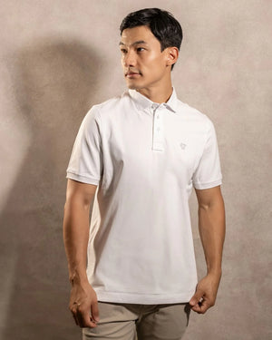 Polo Antimanchas Cuello Rígido Blanca marca DANTE tallaje regular fit foto
 modelo2